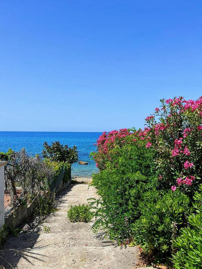 Villetta Sul Mare แอคเควโดลชิ ภายนอก รูปภาพ